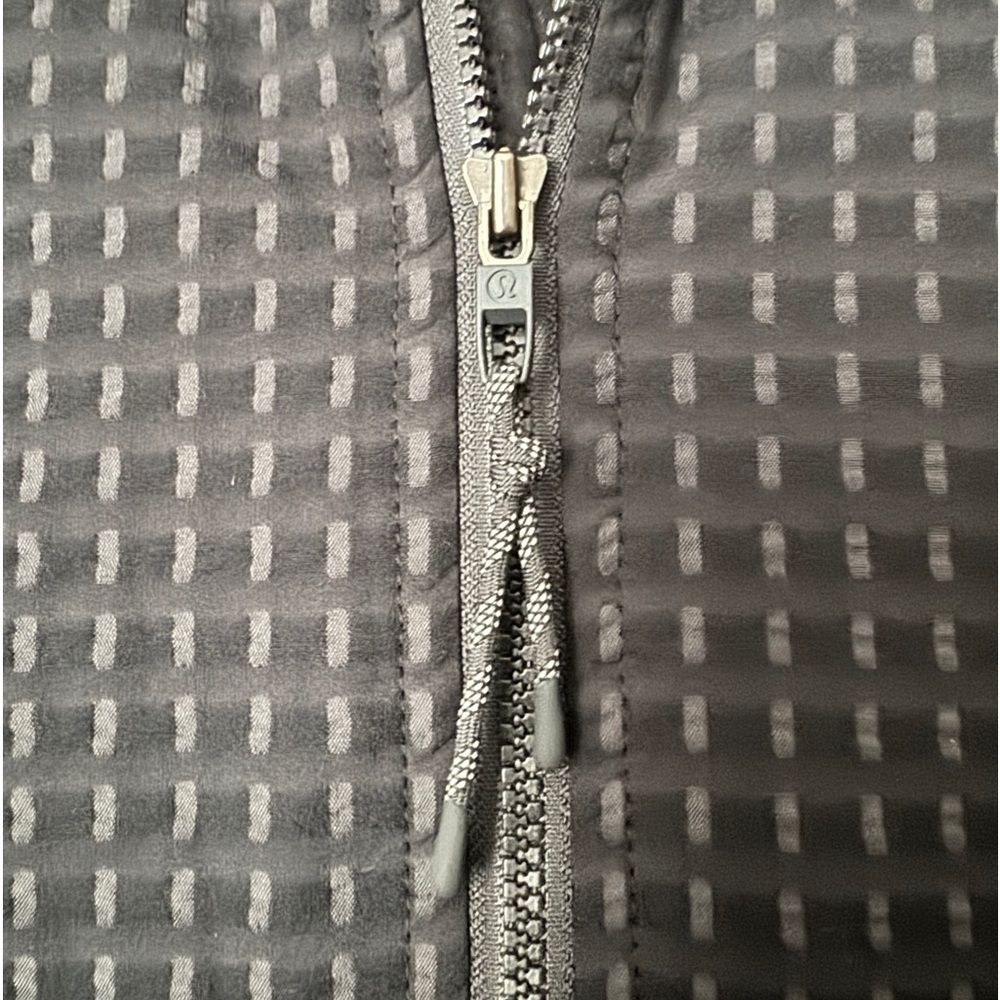 NWT Lululemon Men's Water Repellent Grid Fleece Hiking Vest in XS - Picture 4 of 7
